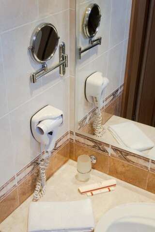 Отель Triada Hotel София Двухместный номер с 1 кроватью или 2 отдельными кроватями-10